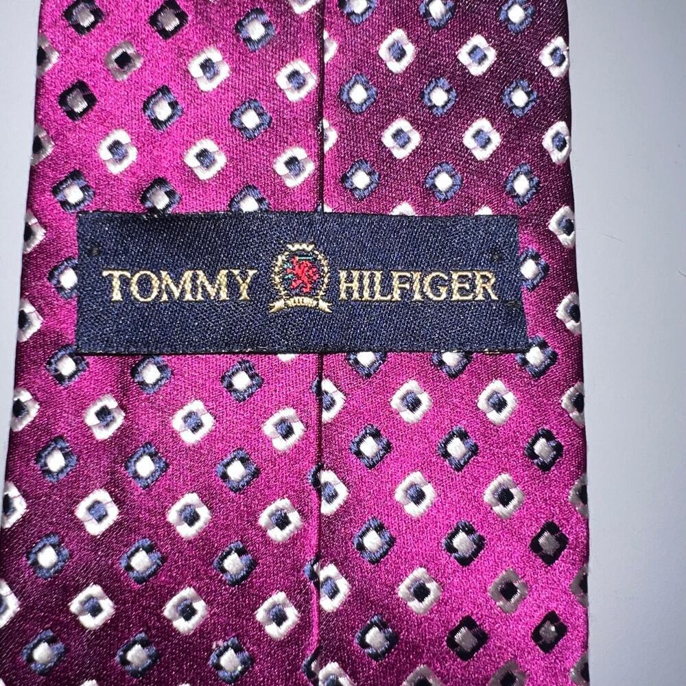 Tommy Hilfiger,‎ Men's100% Silk Metallic Pink and Blue Geometric Print USA